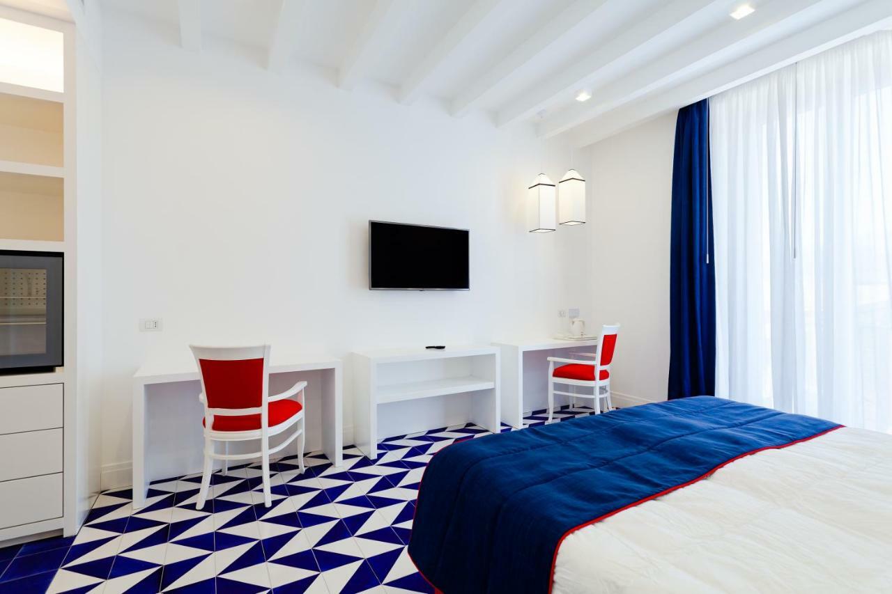 Maison Blu - Intimate Guesthouse Sorrento Bagian luar foto